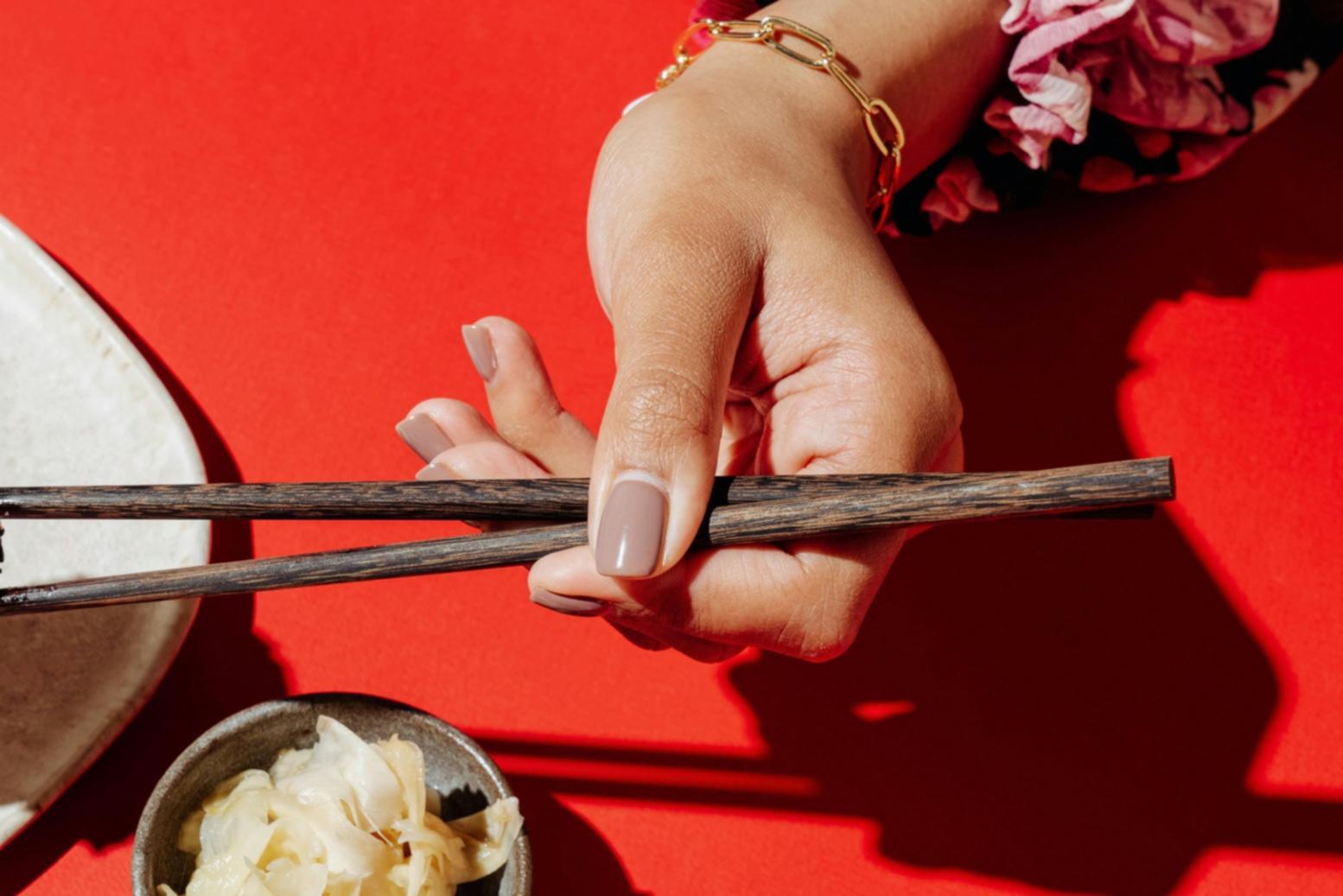 Нігті з гелевим покриттям потребують особливої уваги